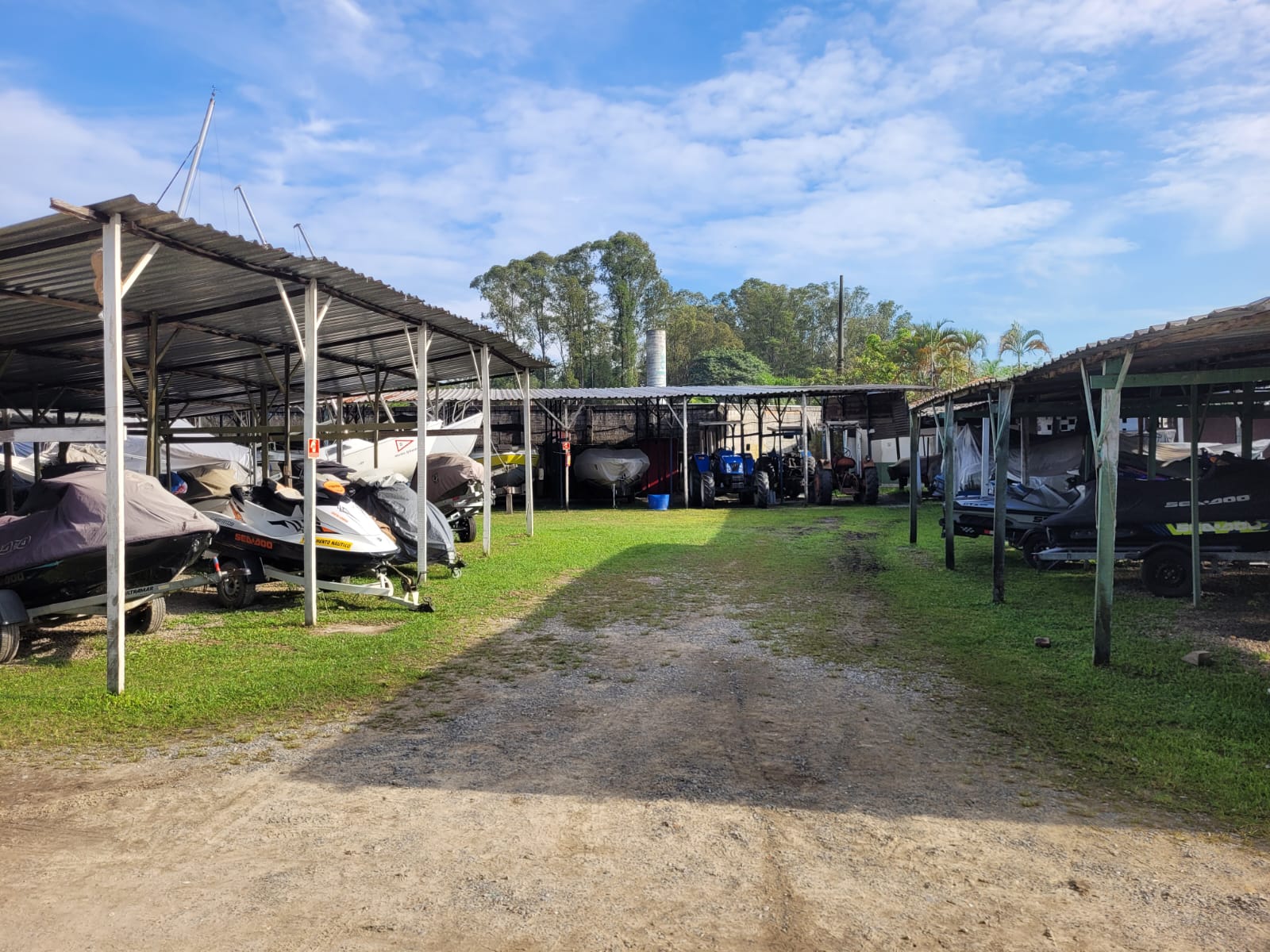 Garagem náutica da Marina Sylvestre — vagas descobertas