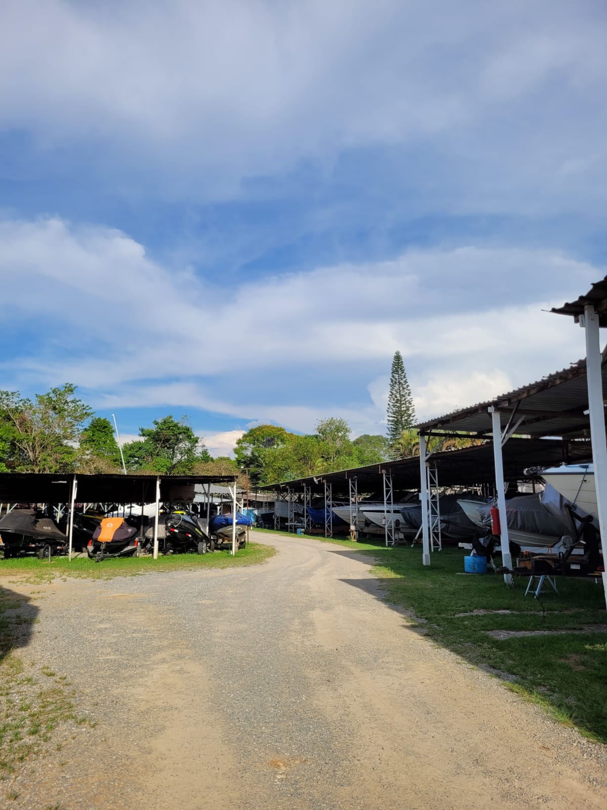 Garagem náutica da Marina Sylvestre — área de estacionamento náutico